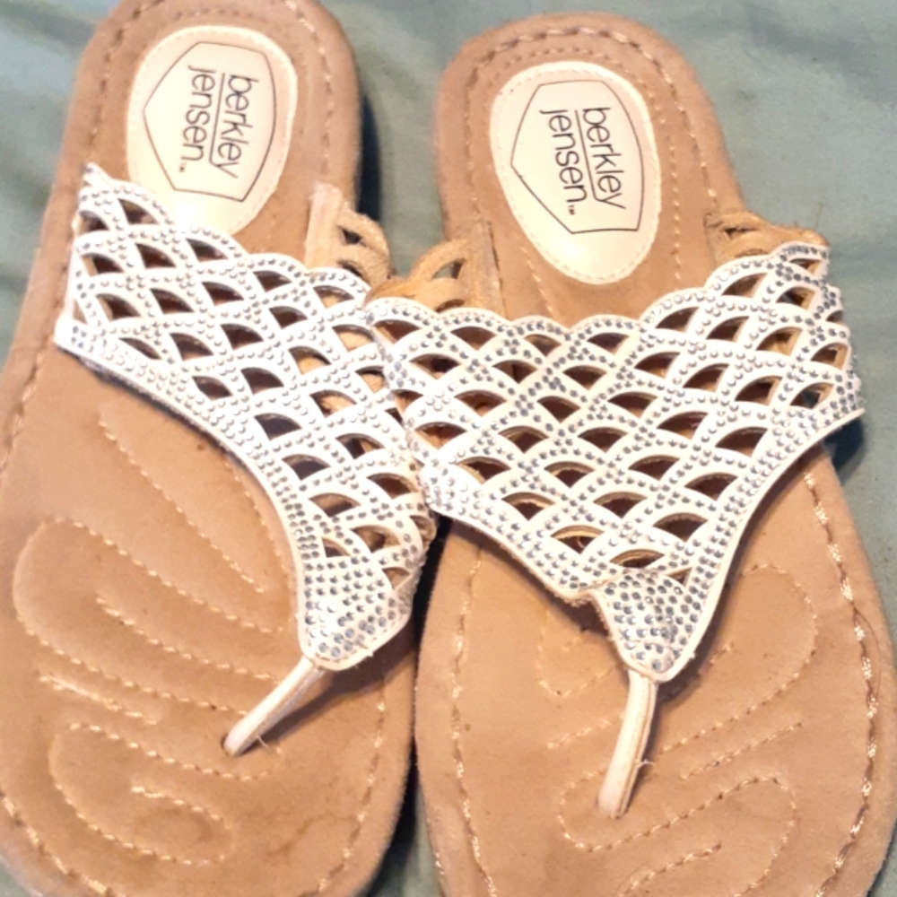 Berkley Jensen white sandals, size 5 1/2